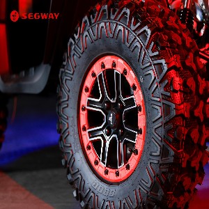 Segway Snarler AT10L-S is het standaardmodel in de smalle uitvoering T3b Grey/Red